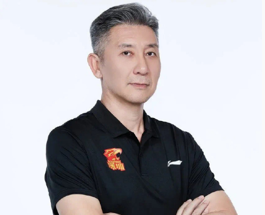 芒果体育 -社区盾窗口期再迎强敌；深圳男篮临场应变；主帅态度：话题不断；高层口径保持一致的简单介绍