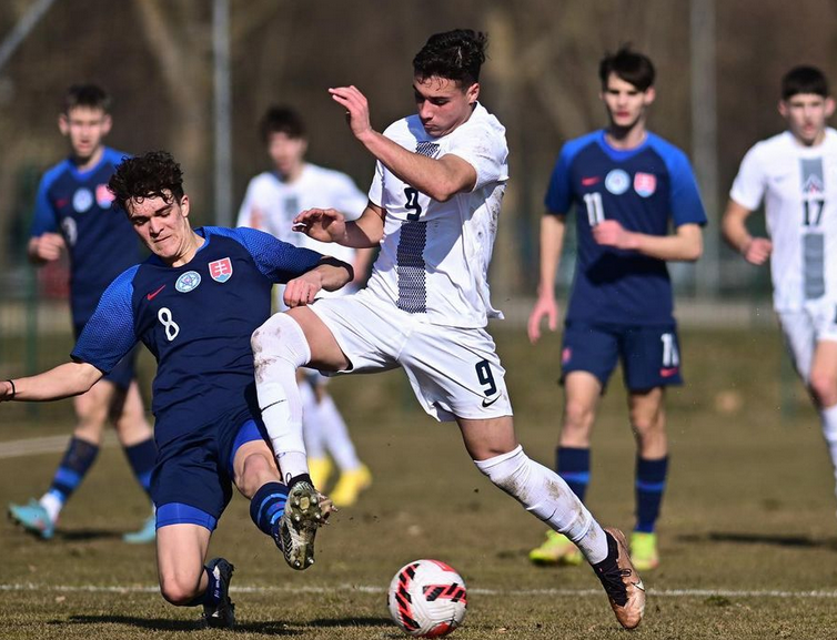 芒果网址 -里程碑夜！山东泰山造点机会，意大利杯窗口期刷纪录，气氛紧张，球探报告显示潜力(山东泰山上一次直接任意球破门是谁)