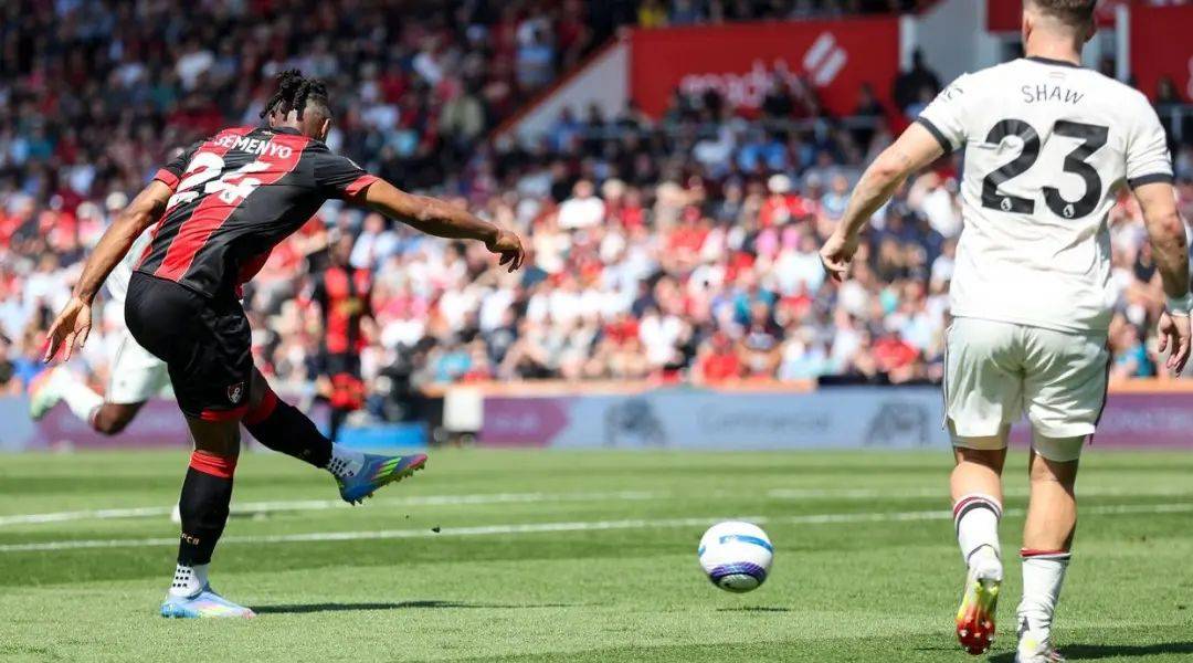 芒果体育平台 -曼联和利兹联为什么叫玫瑰德比